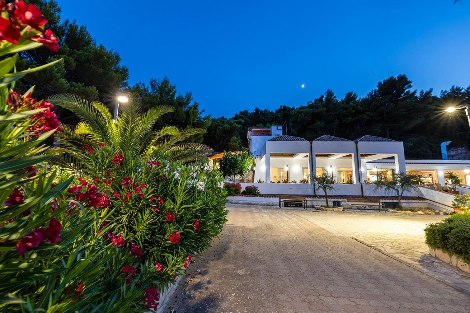 Crovatico Club Vacanze Vieste Buitenkant foto